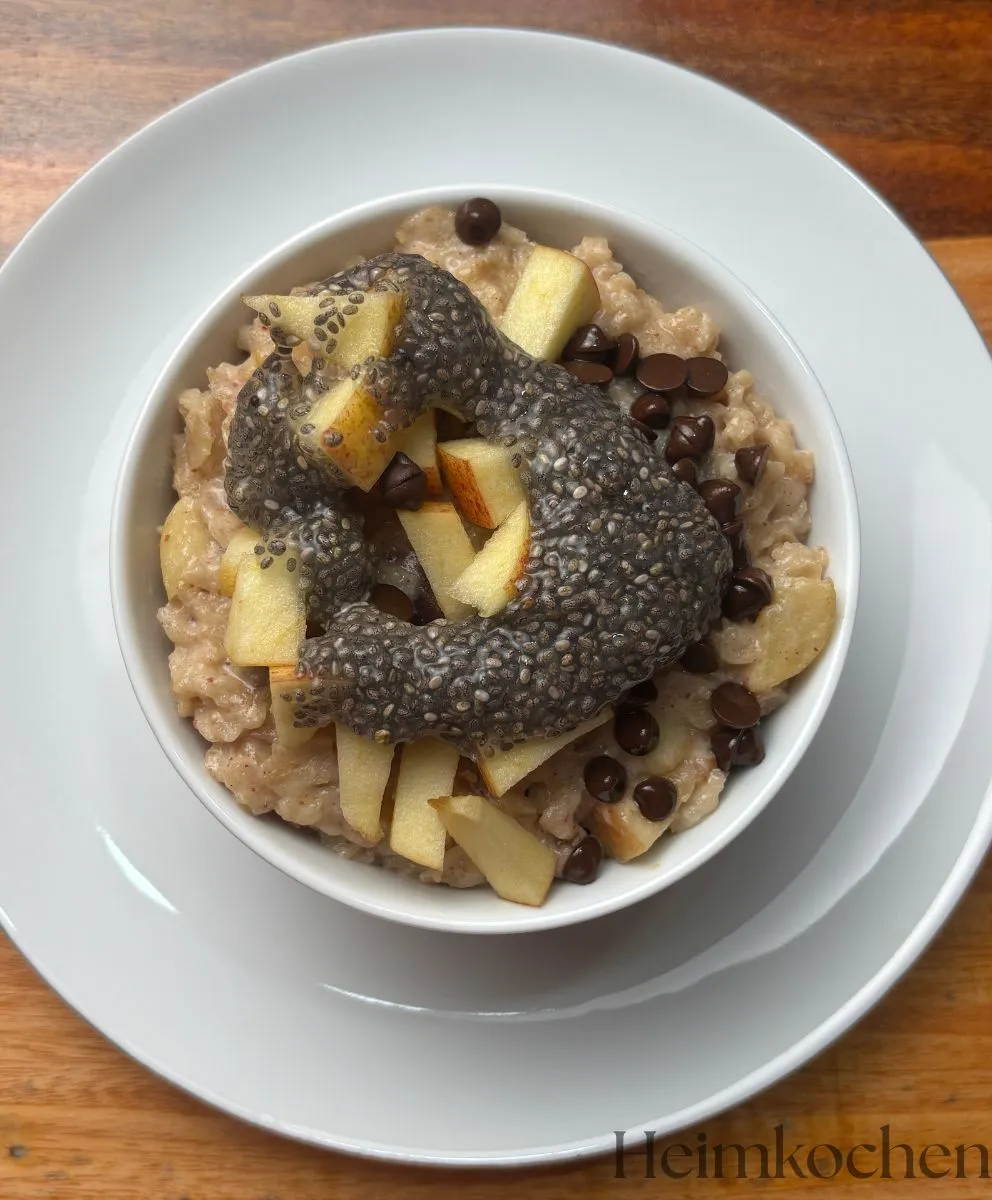 Apple and cinnamon porridge