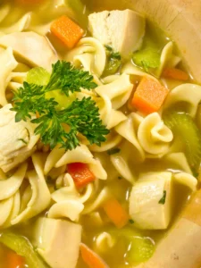 Hühnersuppe mit Nudeln